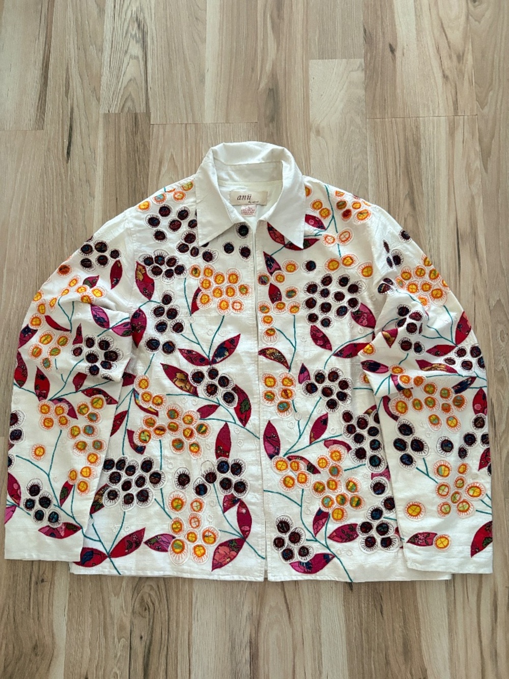 anii  By natural 100% natural Silk.